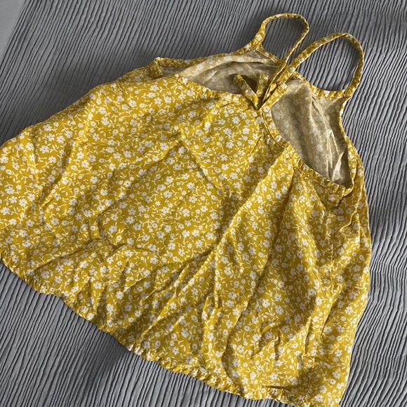 Old navy shorts and shirt. Size 2T - Picture 4 of 4